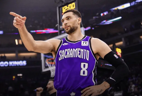 九游娱乐官网 (JIUYOU)-拉文全场12投6中,三分6中3得到16分2篮板3助攻1抢断2盖帽