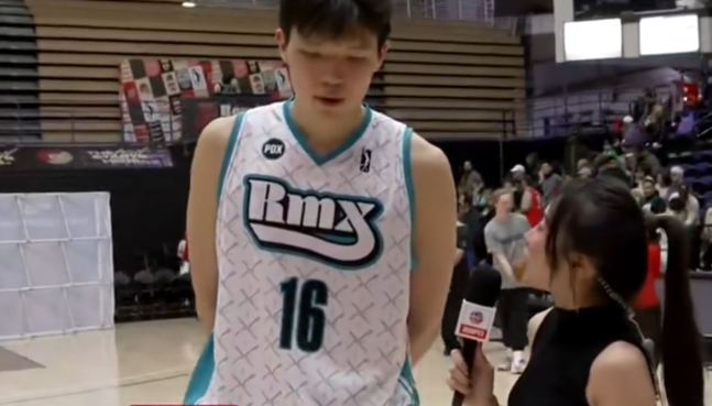 9体育-杨瀚森:和混音队友开玩笑说让我当控卫 半个NBA赛季都在摸爬滚打