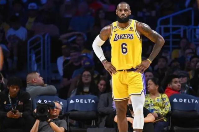 九游体育-赛季得分新高+7记三分 詹姆斯带队两连胜强势回归